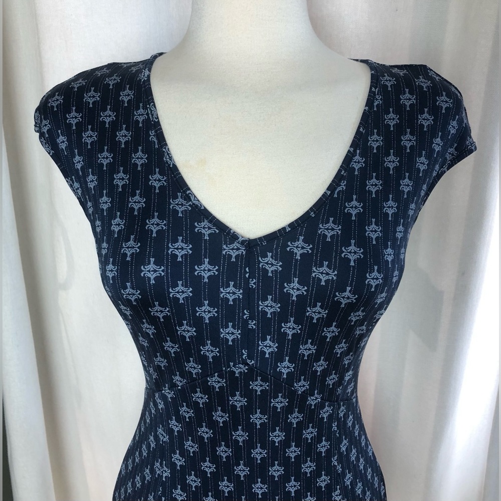 Tory Burch 100% Silk Navy Logo Print Dress Style 31142415 Cap Sleeve XS - Picture 12 of 16